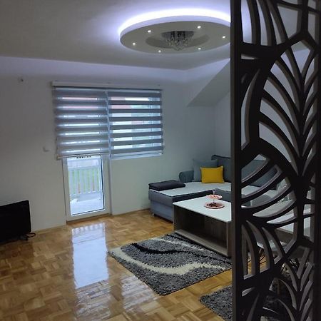 Stan na dan Elena Apartment Lukavica Bagian luar foto