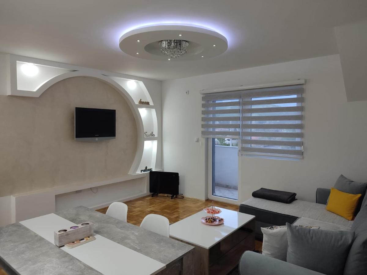 Stan na dan Elena Apartment Lukavica Bagian luar foto
