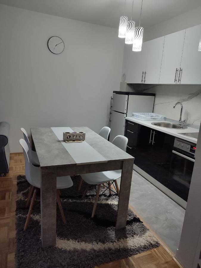 Stan na dan Elena Apartment Lukavica Bagian luar foto